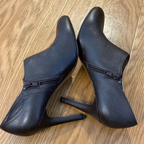 Coach New York Seneca Black High  Heeled Ankle Booties Side Zipper (Size 7.5B) - Picture 5 of 10